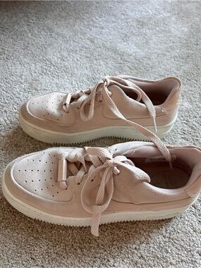 Nike Women's Air Force 1 Low-Top Suede Sneakers in Dusty Rose/ Light Pink 7.5